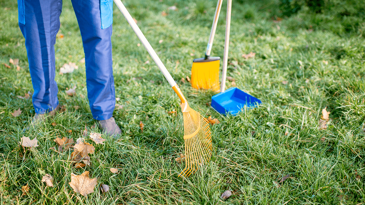 how to hire a groundskeeper