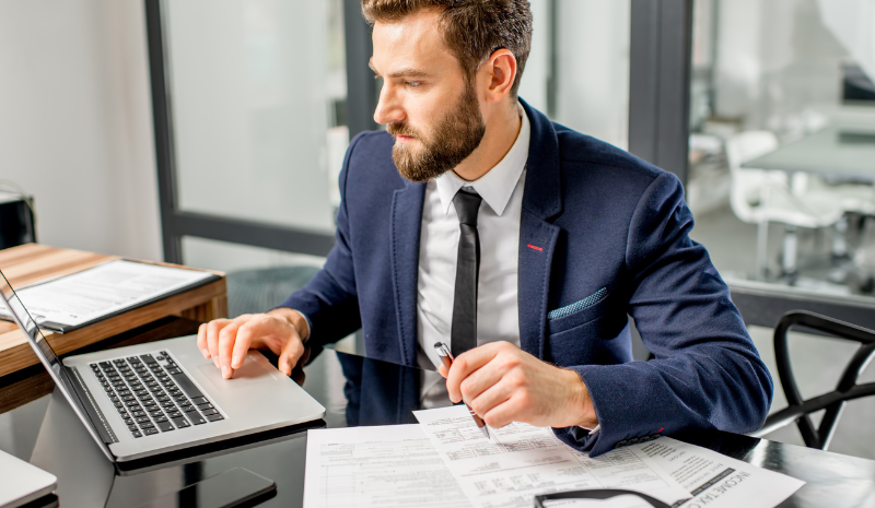 solopreneur filling out their 1040 Form