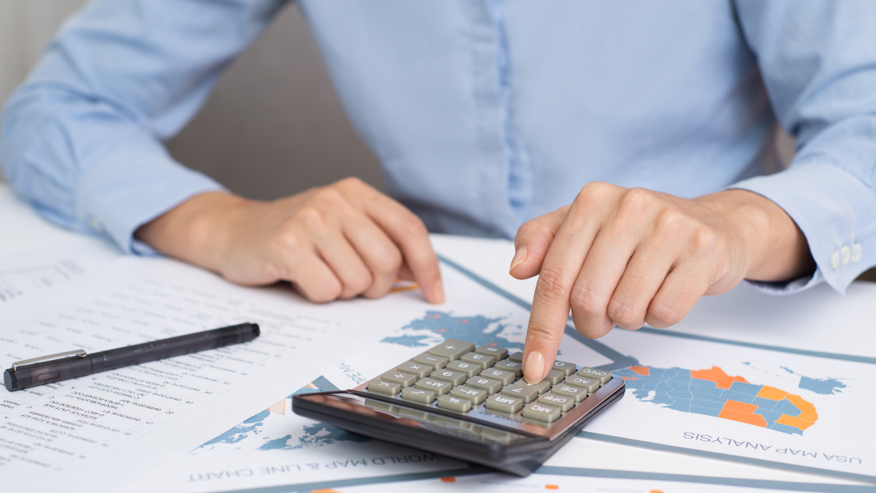 how to hire a financial analyst