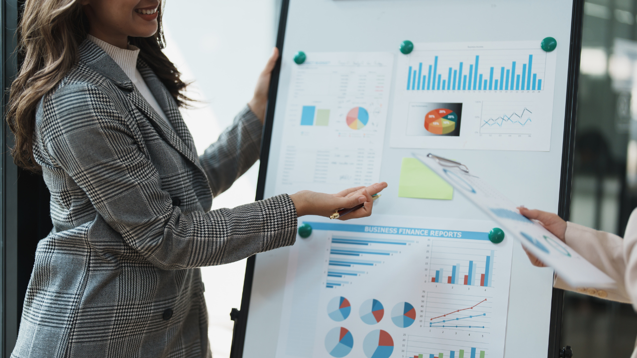 how to hire a financial analyst