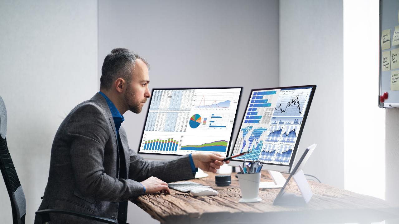 how to hire a financial analyst