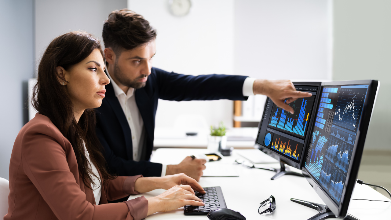 how to hire a financial analyst