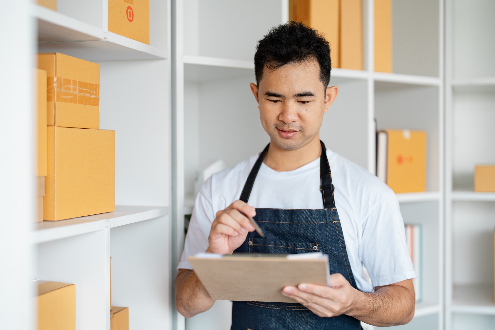 Managing Inventory for Online Selling in Startups and Small Businesses