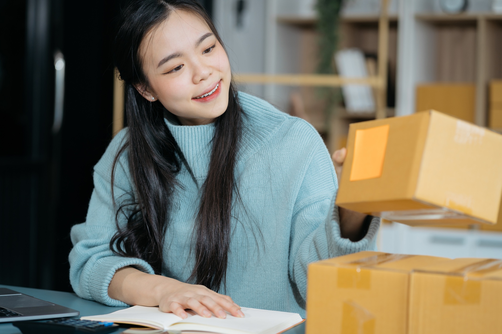 woman runs an e-commerce business on websites and social media.