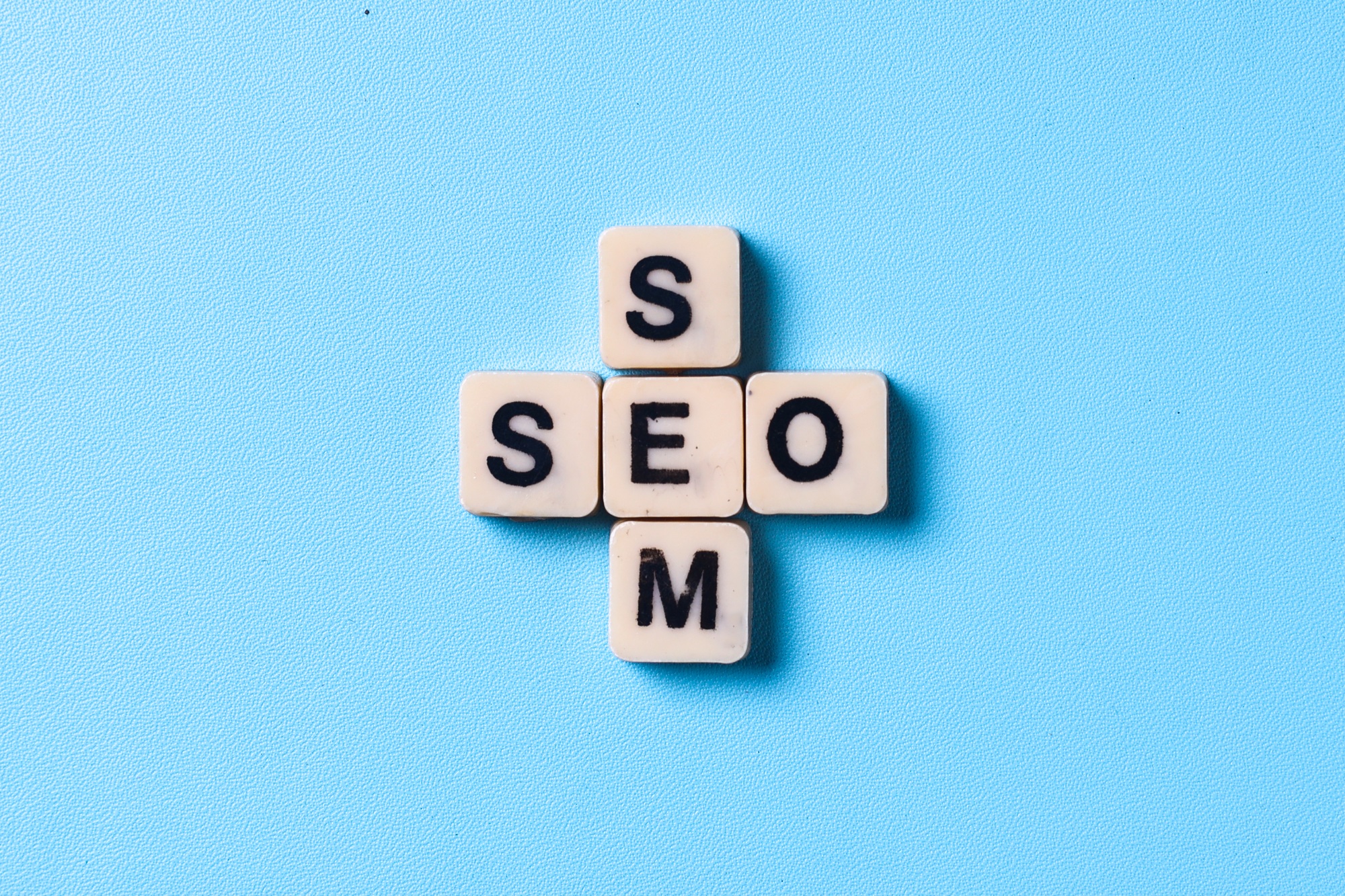 Wooden cubes with the word SEO and SEM
