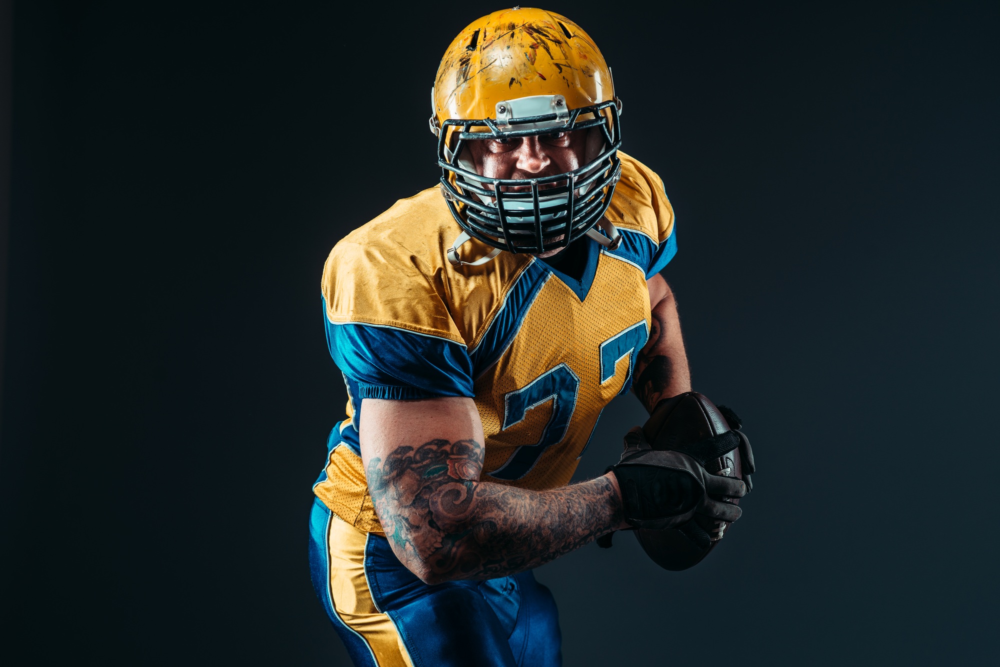American football player, ball in hands, NFL