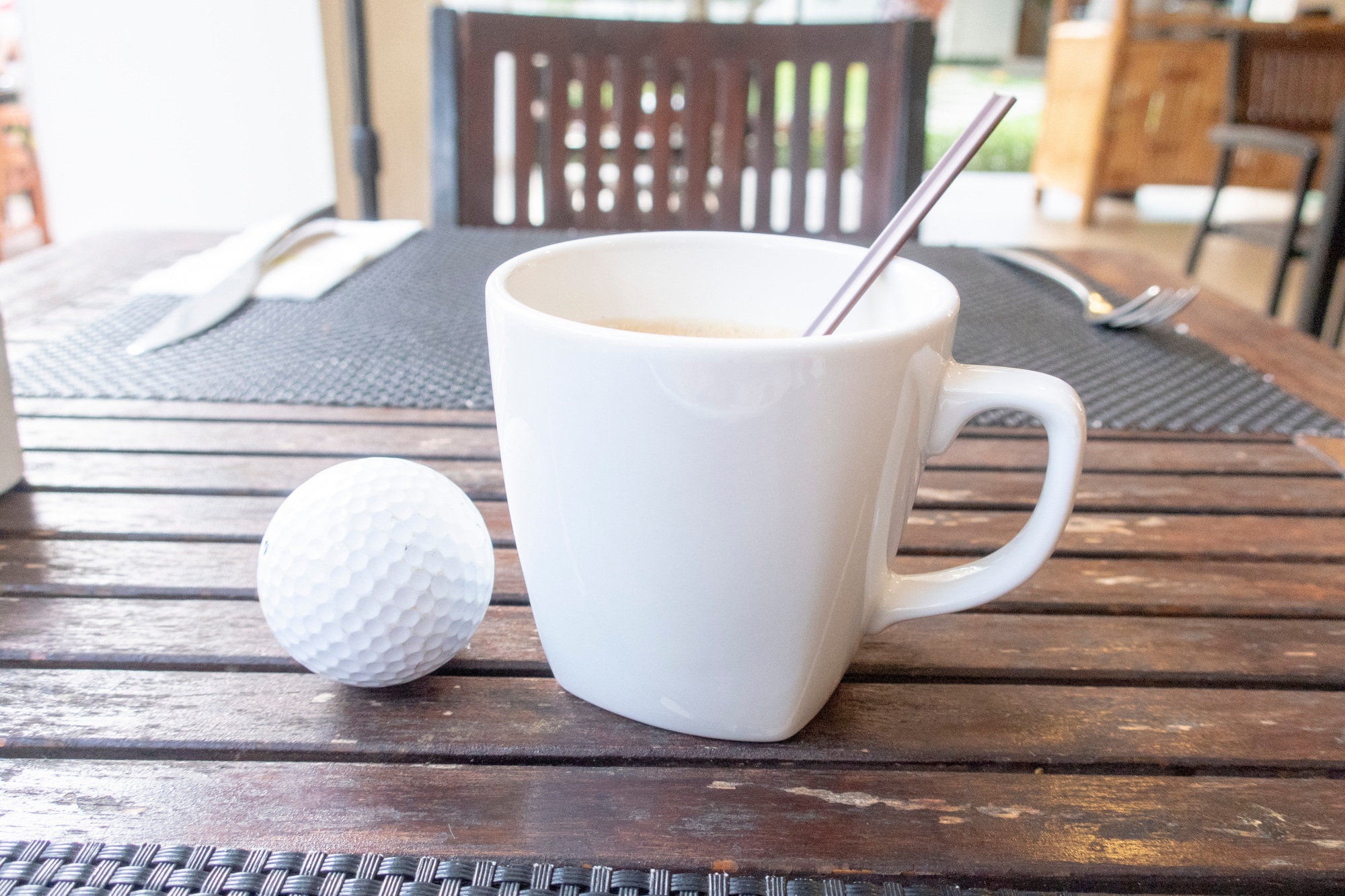coffee mug with golf ball