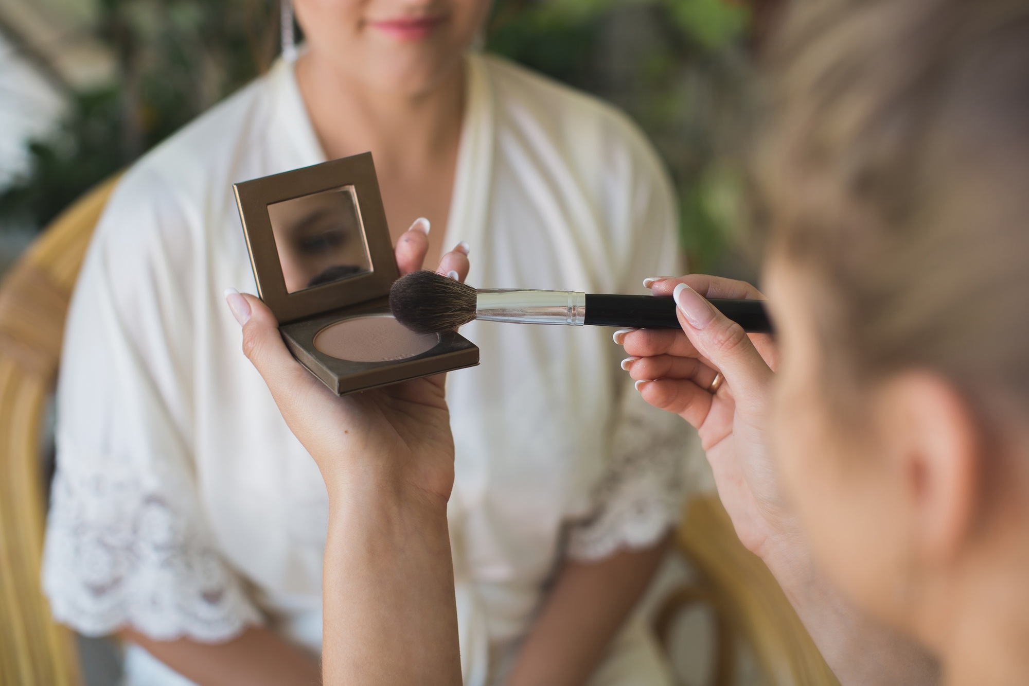 The stylist does the bride's makeup in the morning