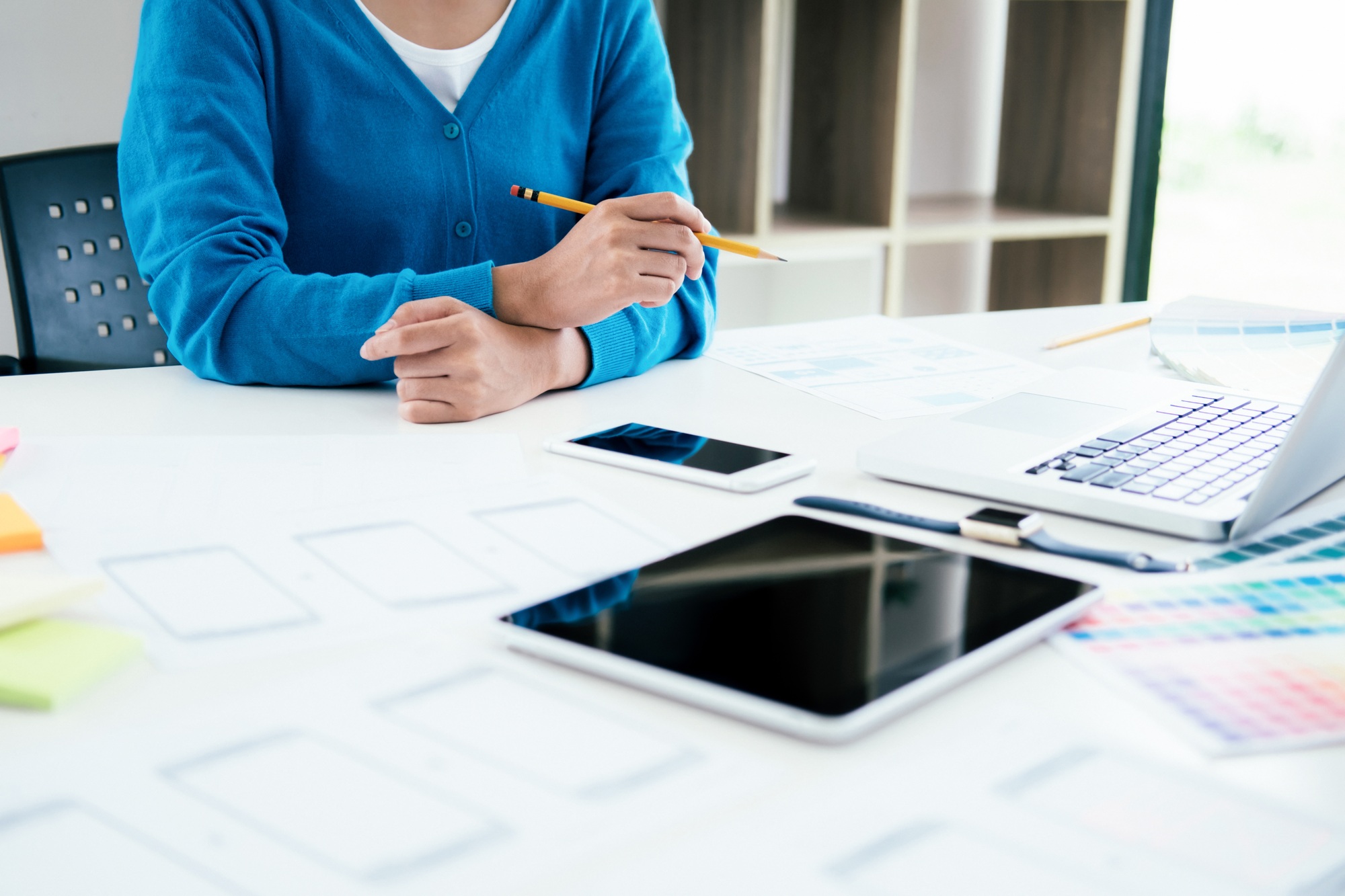 UX UI designer planning responsive design.