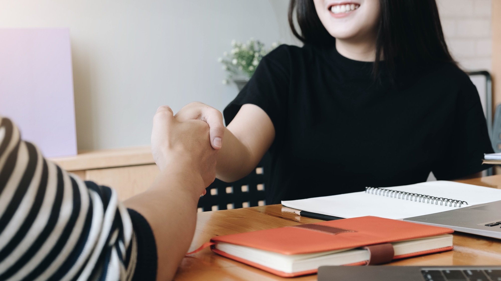 Young businessmen collaborate with partners to increase their business investment network. agreement