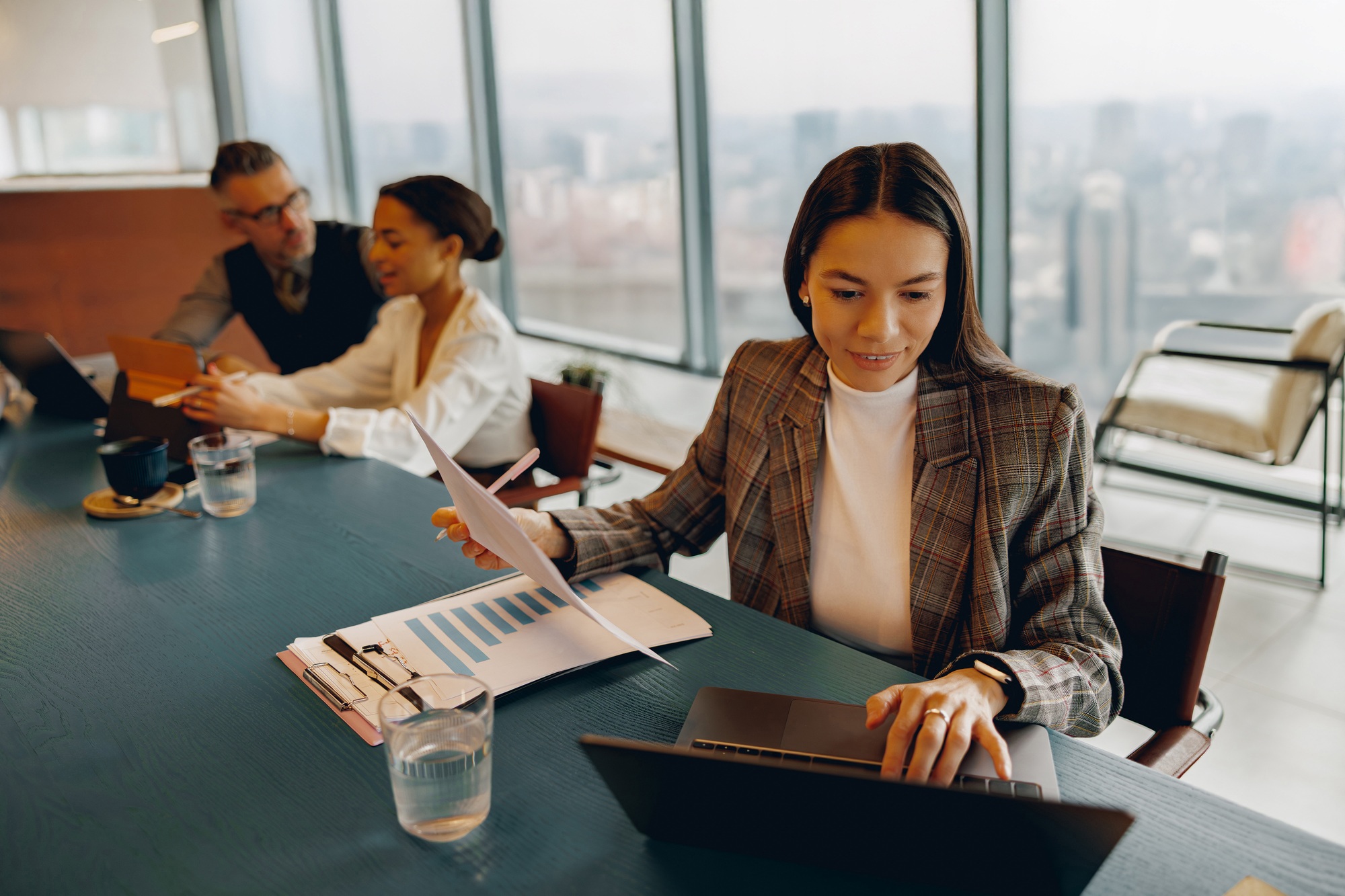 A Business Meeting Collaboration Enhanced by Laptop Usage and Comprehensive Reports