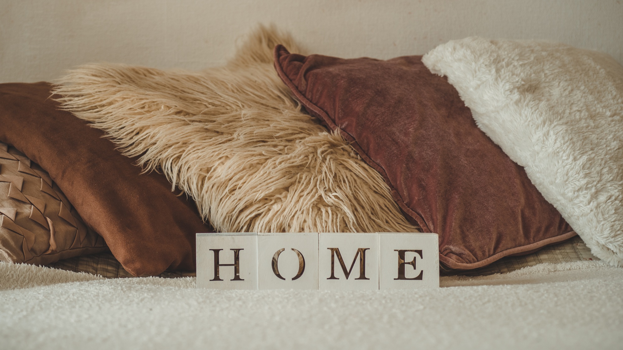 A lot of decorative cozy pillows