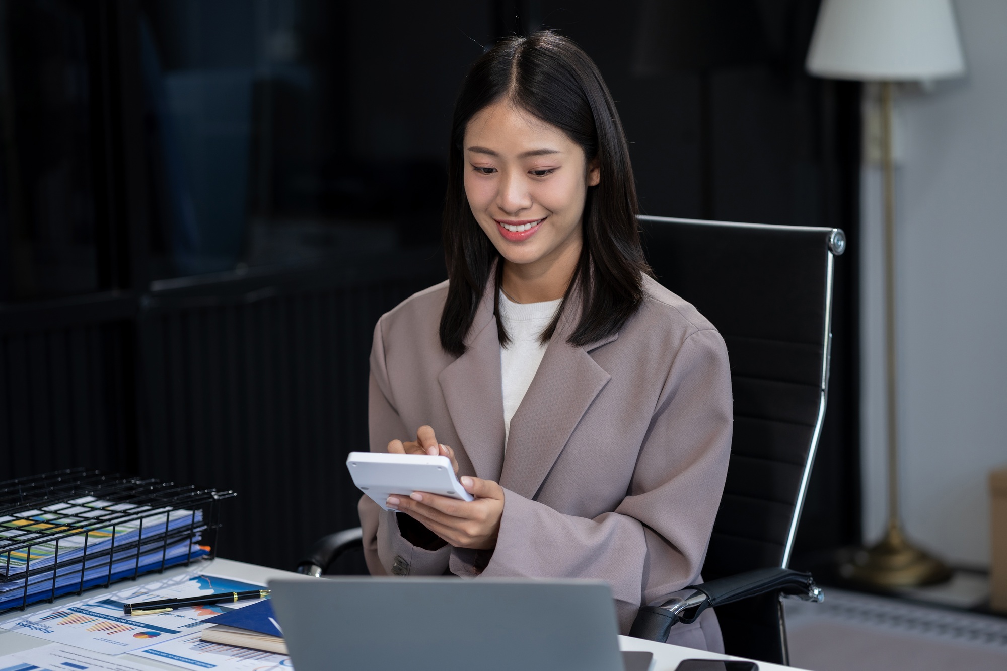 Analysts discuss business with a calculator as a tool.
