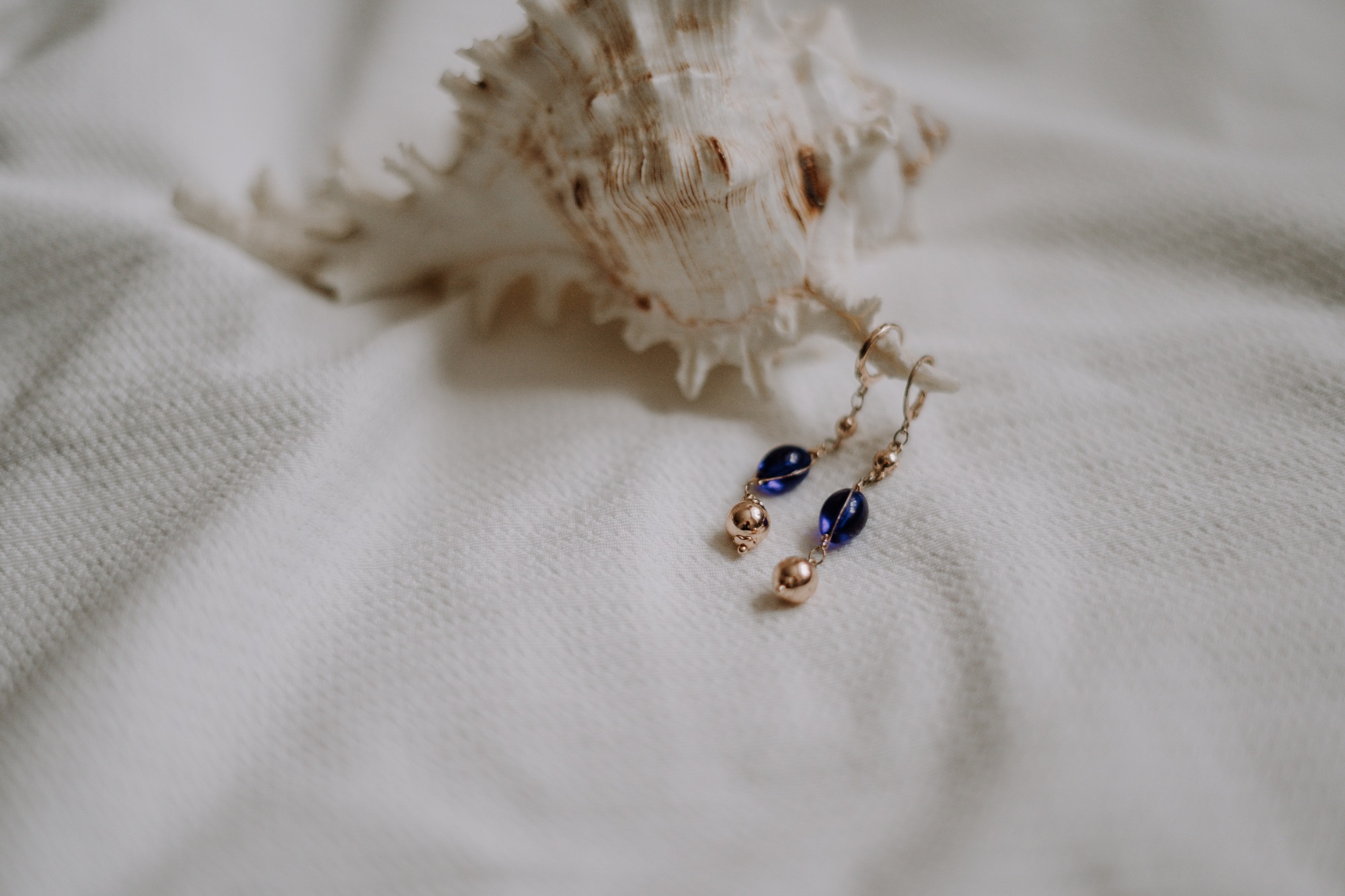 golden jewelry / fashion accessories