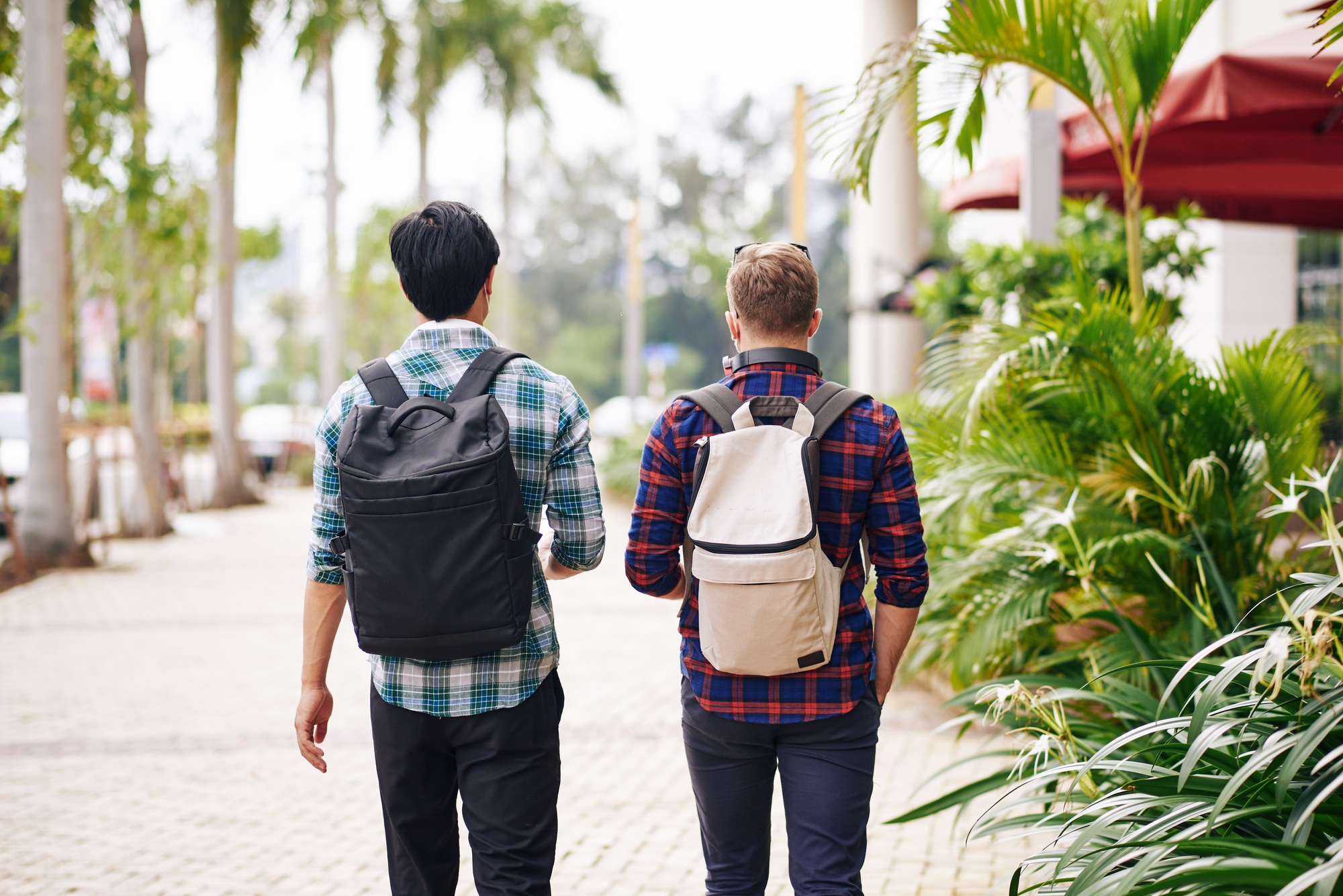 Friends exploring new city