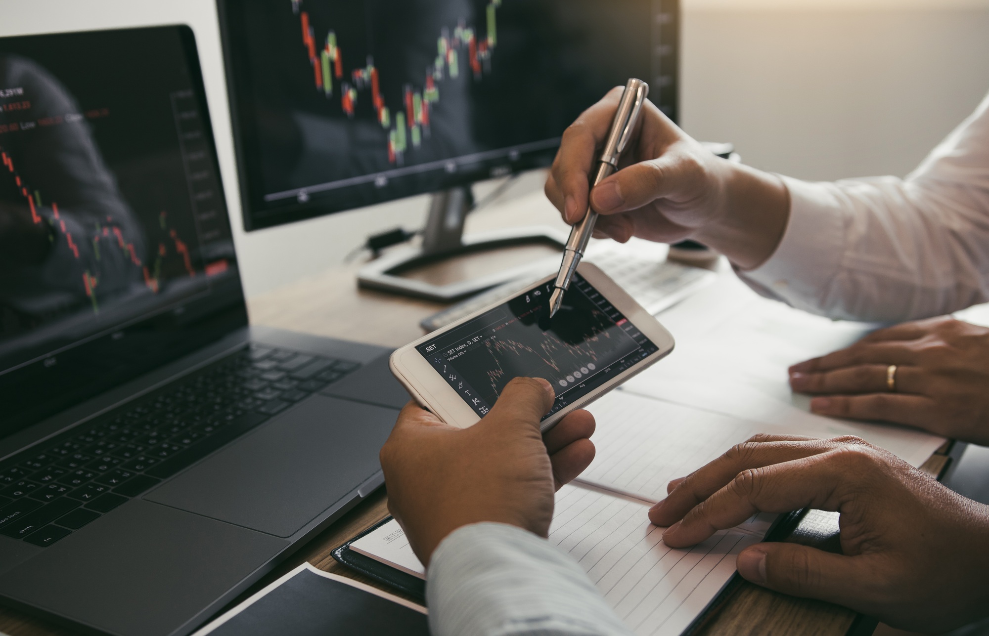 investors are working together to analyze the graph of the company shares that will grow