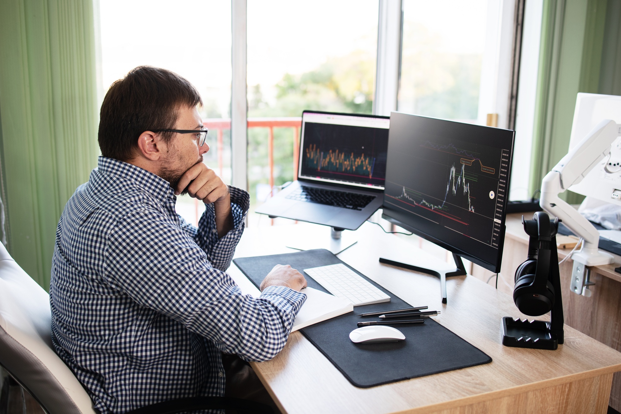 looking at screen analyzing invest strategy, financial risks
