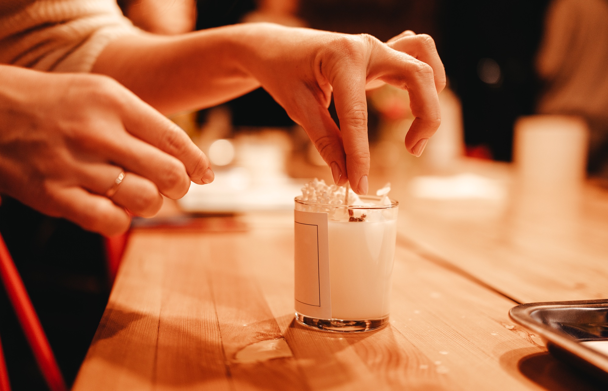Master class of making candles.