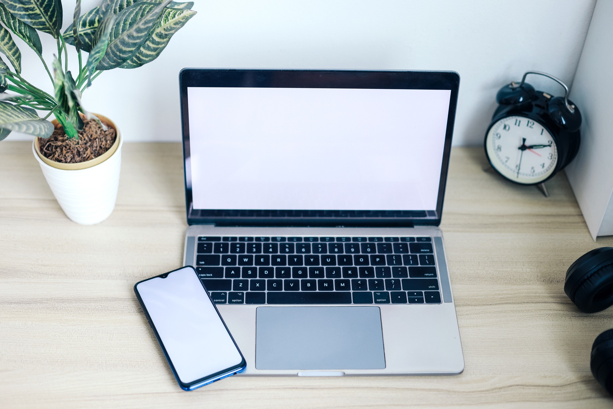 Place it - Mock up Laptop and Smartphone