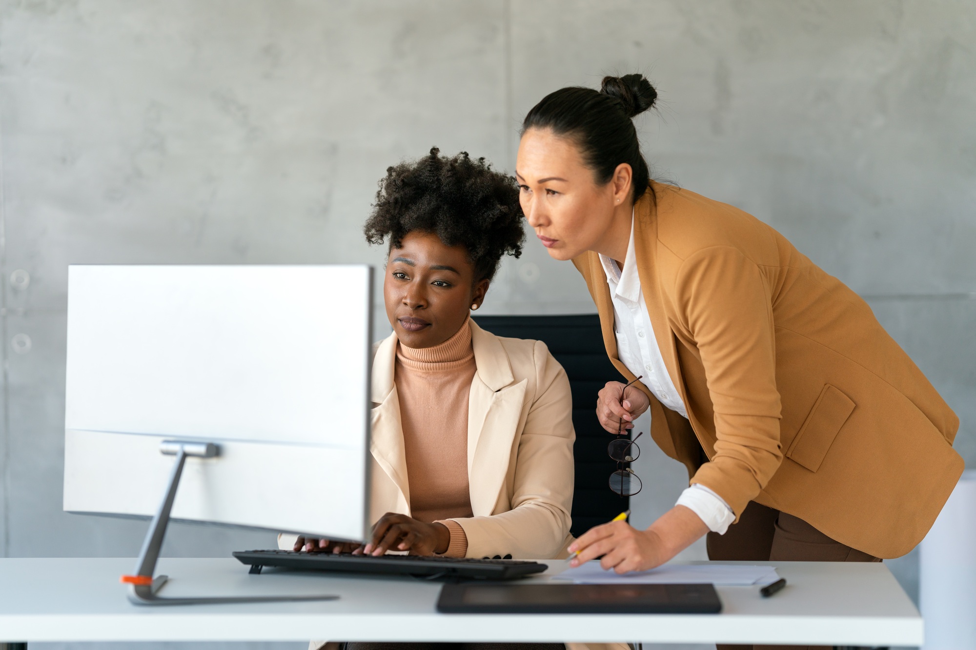 Successful businesswoman executive, leader discussing project management with diverse colleague