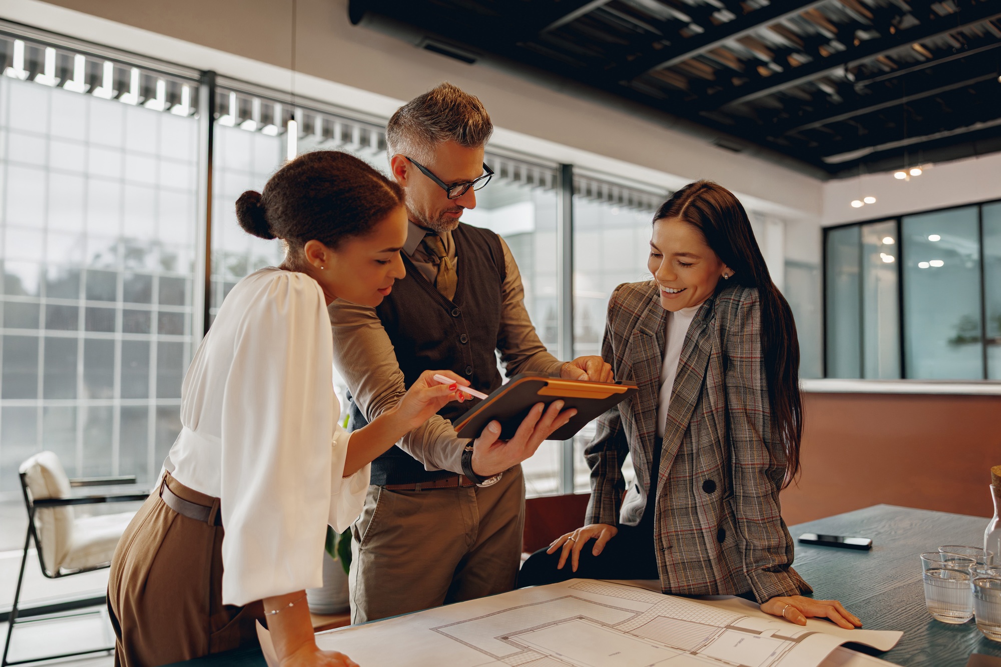 The Importance of Collaborative Teamwork in a Modern Office Setting for Successful Outcomes