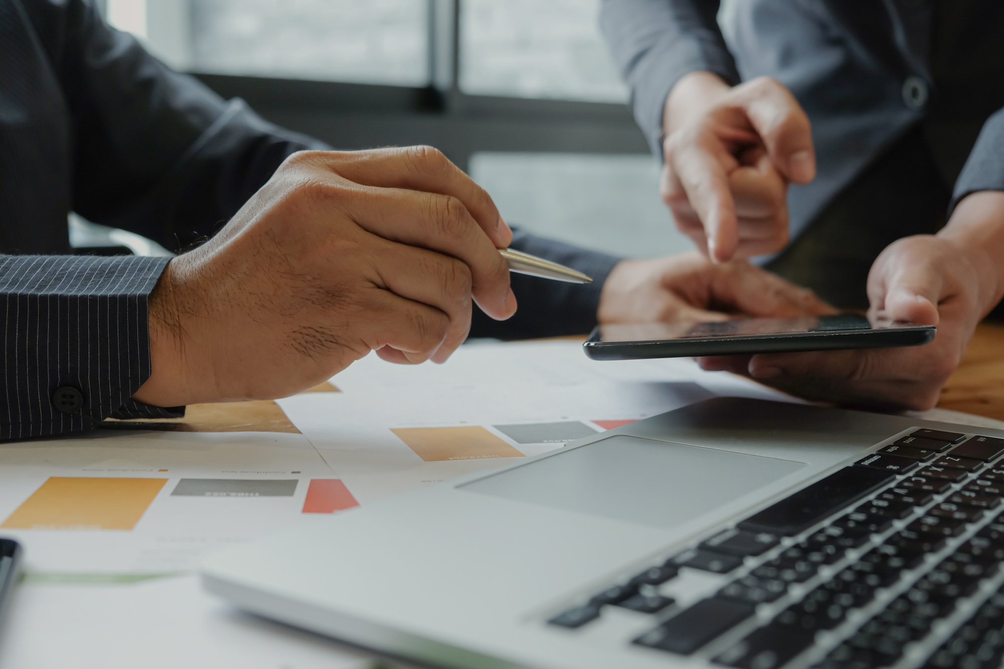 Two businessmen are planning work to achieve organizational goals.