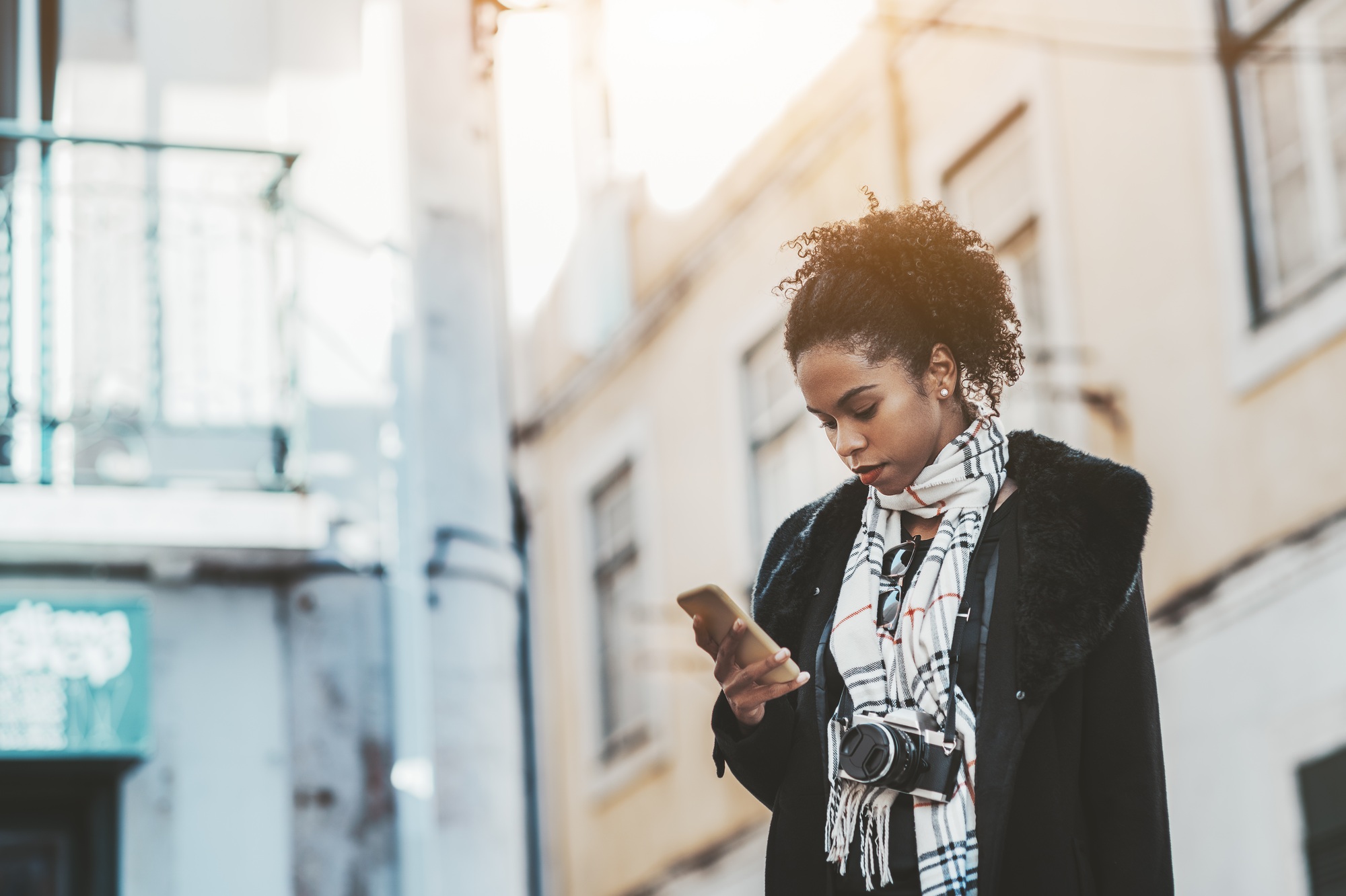 A tourist girl with the smartphone