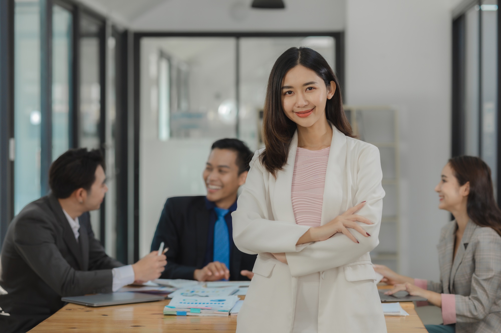 Collaboration of employees of a company, Help each other complete the tasks assigned by the boss wit