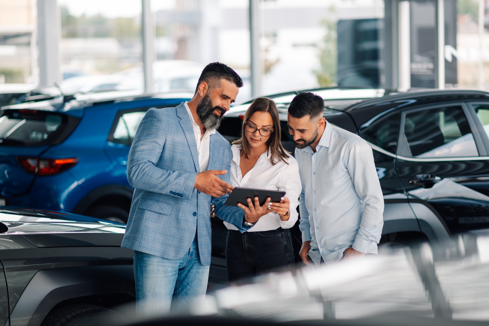 Dynamic car sales interaction between dealership and clients.