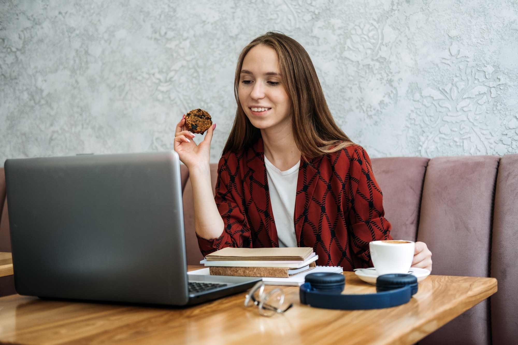 Freelancing for beginners, working as freelancer, Flexible working hours. Young candid woman