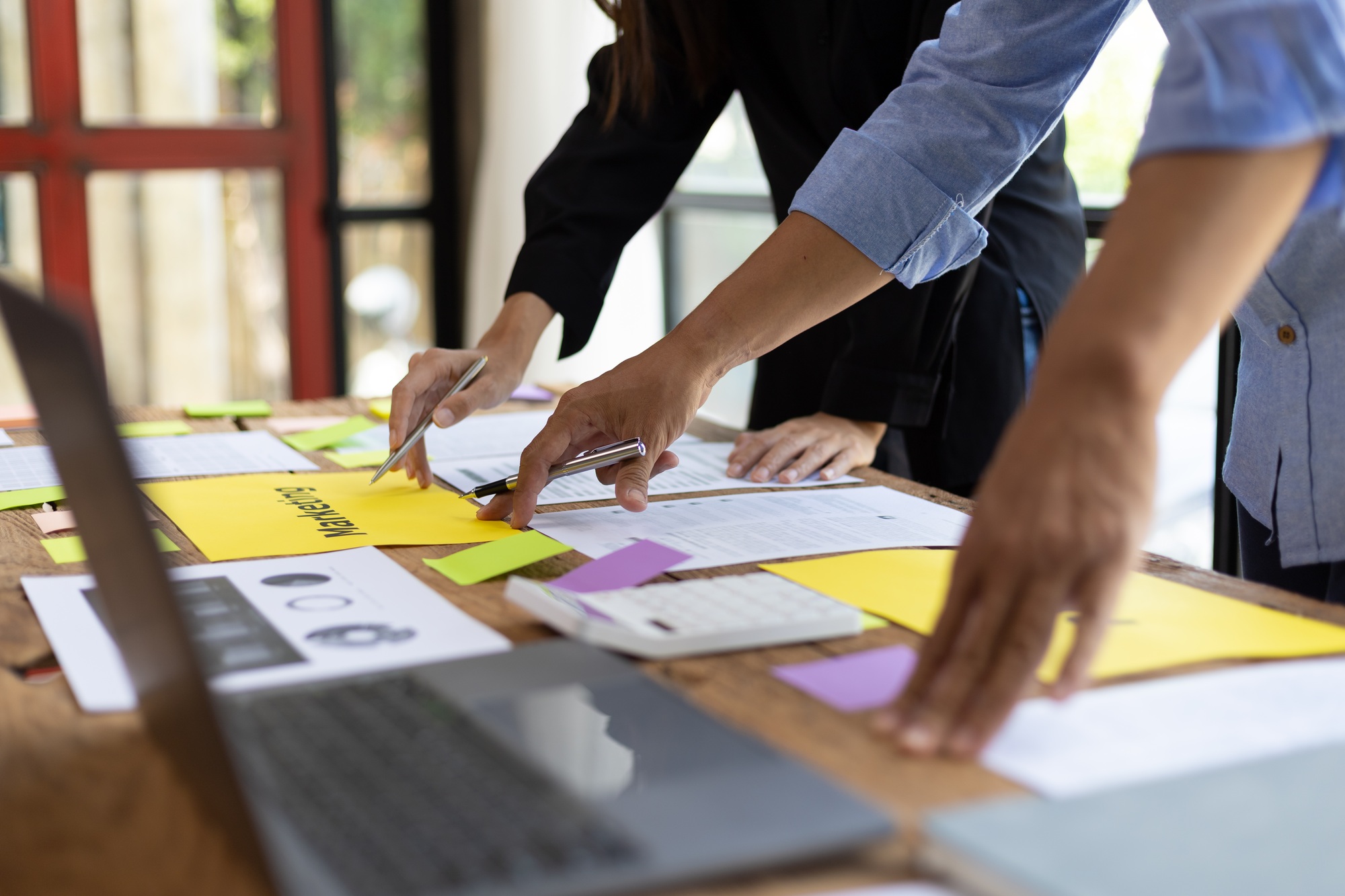 Meeting colleagues is discussing marketing strategy analysis and planning to achieve business goals.
