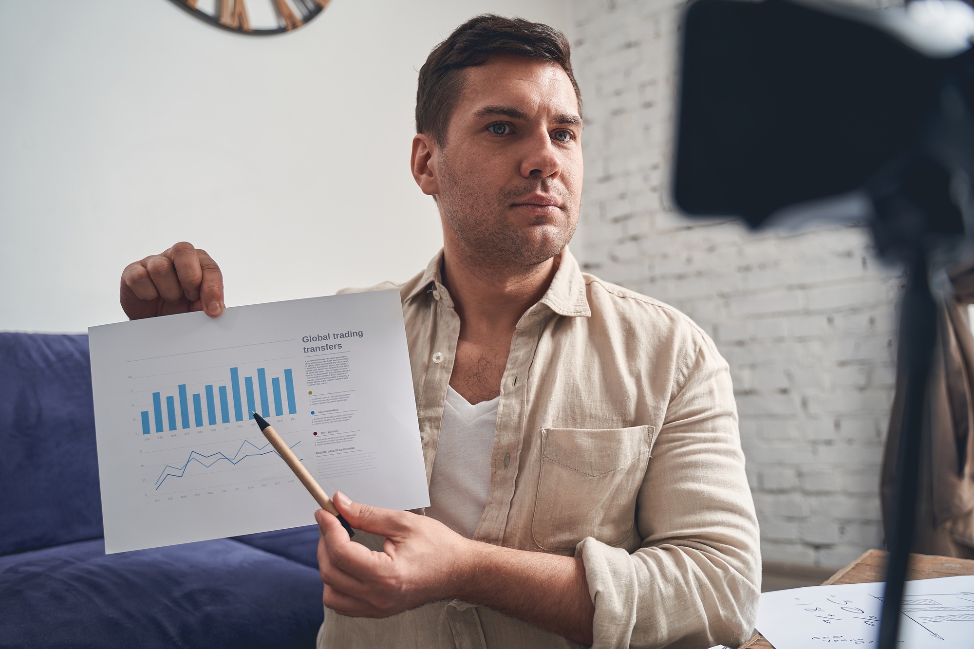 Professional blogger teaching financial management skills online