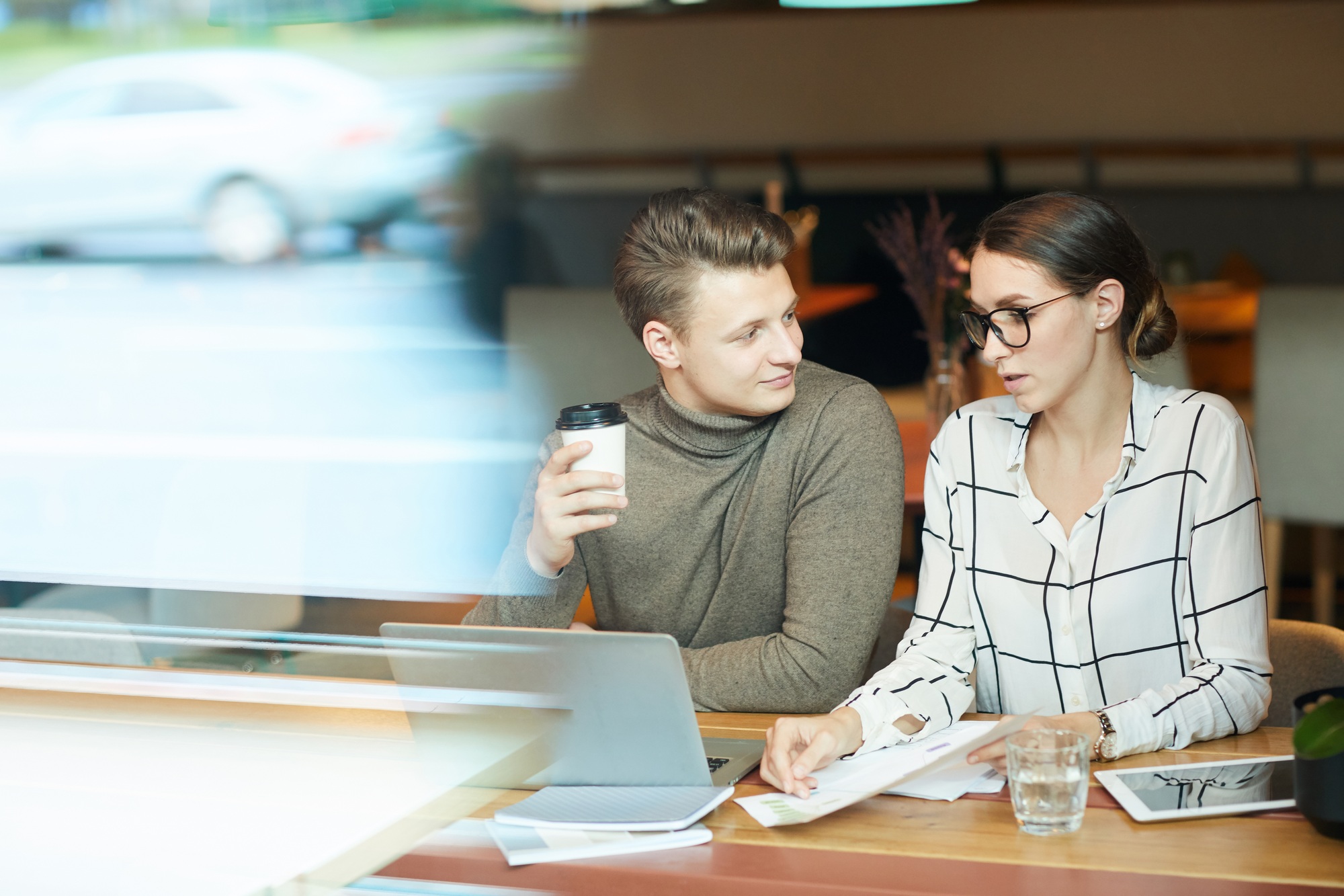 Sharing ideas in coffee shop