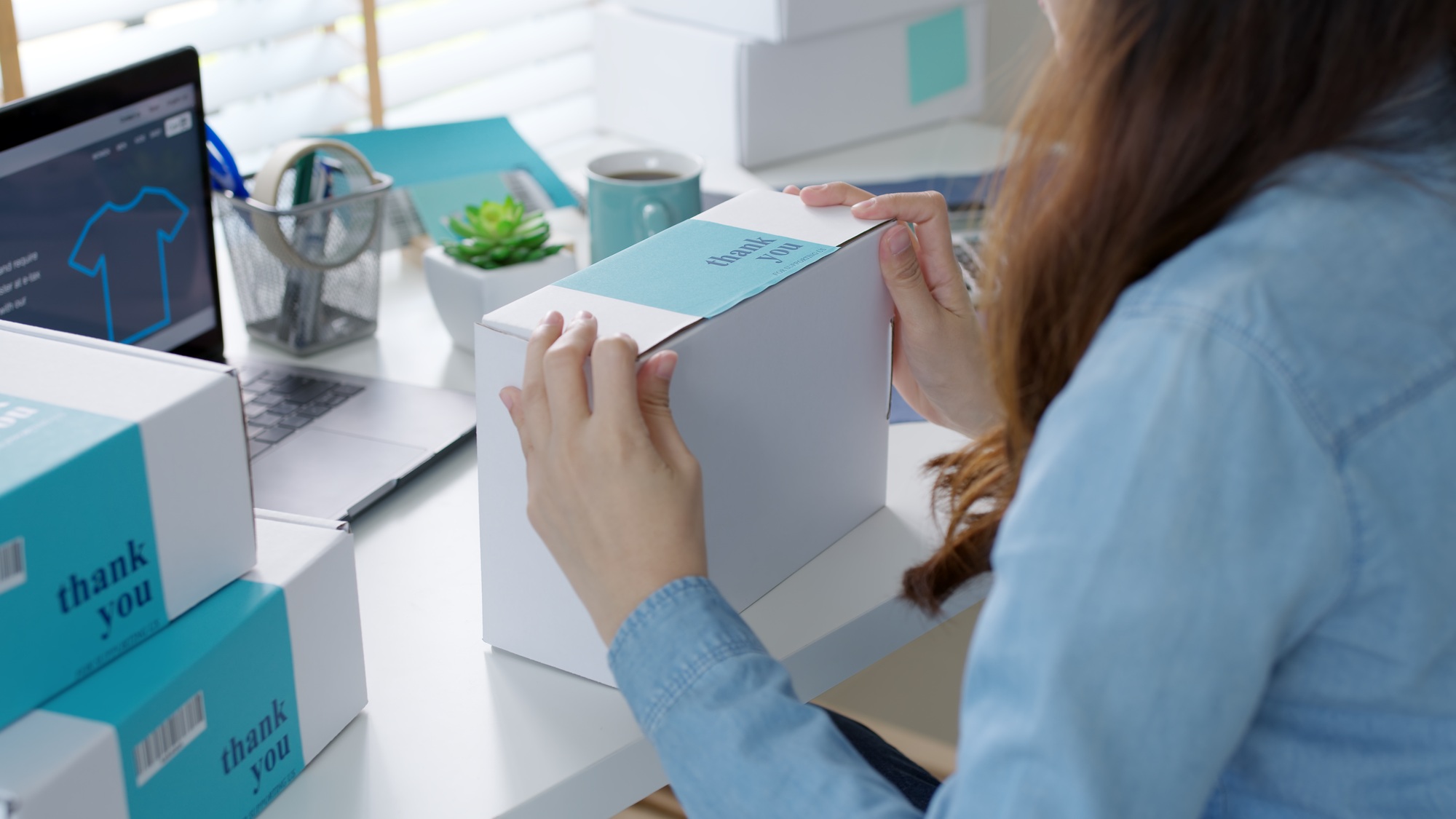 Asia female packing product small business parcel order online